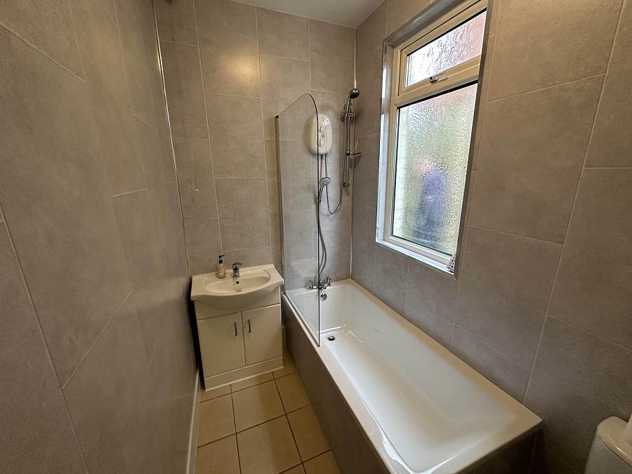 51 Longlands Road