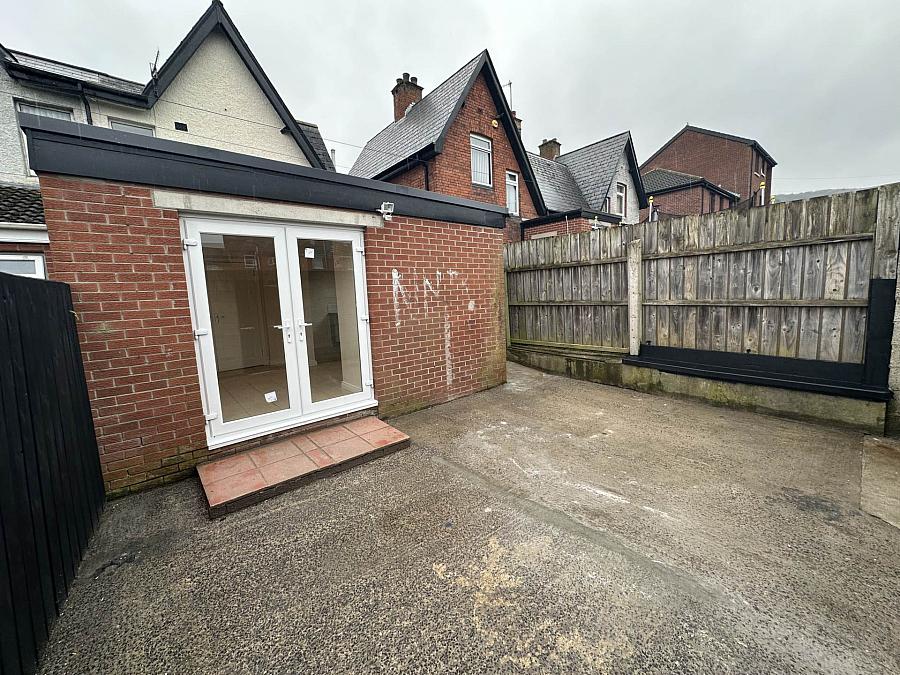 51 Longlands Road