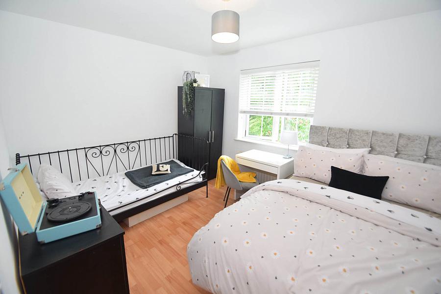 13 Lynnwood Mews