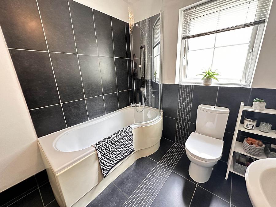 13 Lynnwood Mews