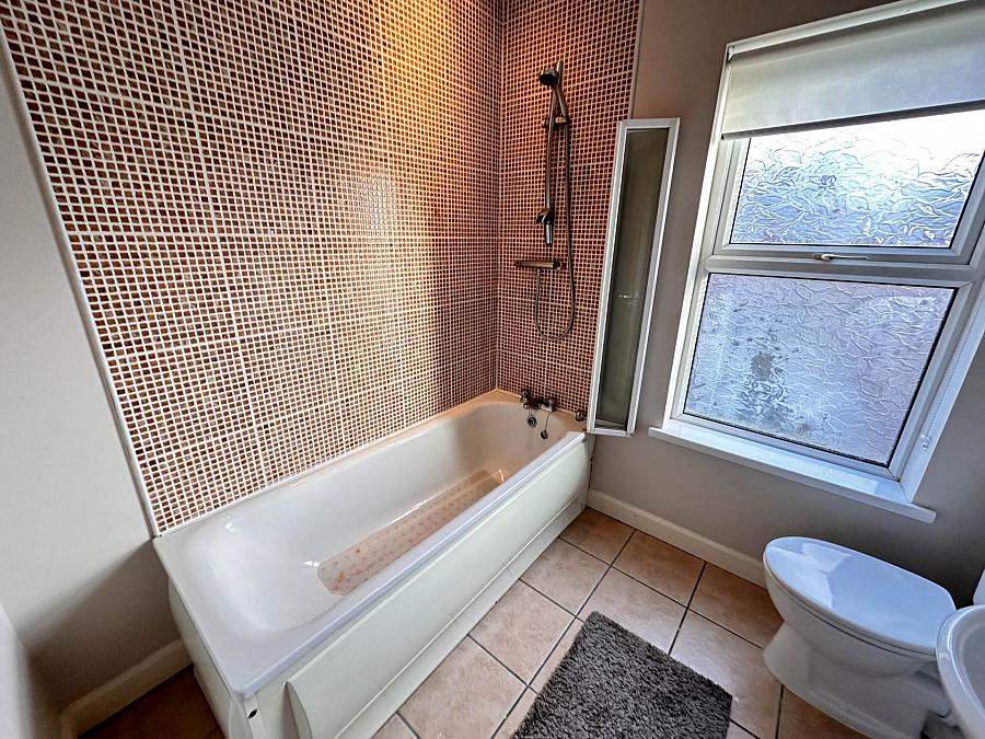 Apt 2, 6 Glandore Avenue