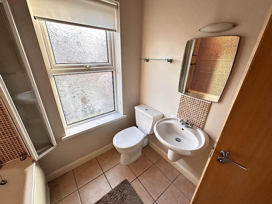 Apt 2, 6 Glandore Avenue