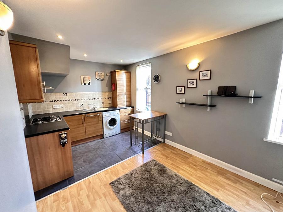 Apt 2, 6 Glandore Avenue