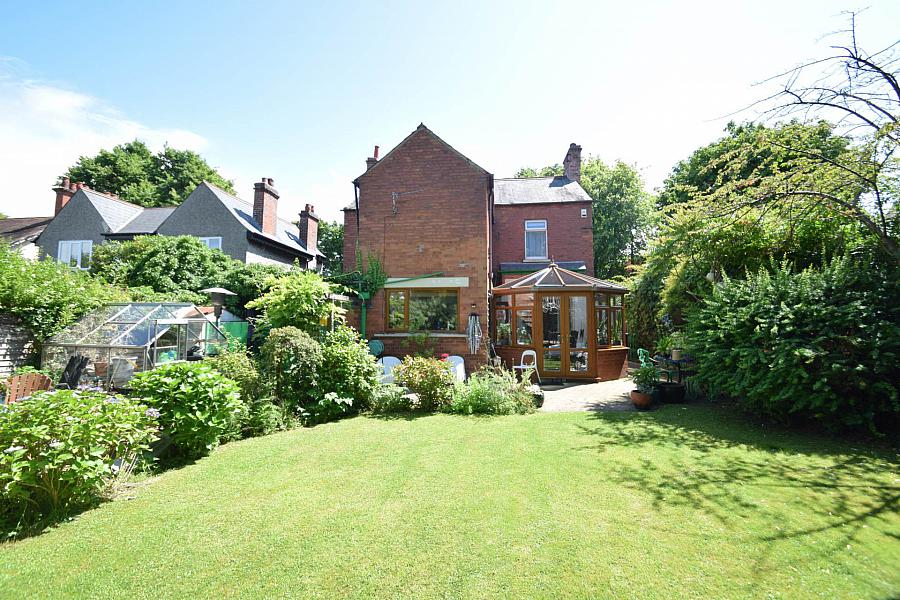 20 Knutsford Drive