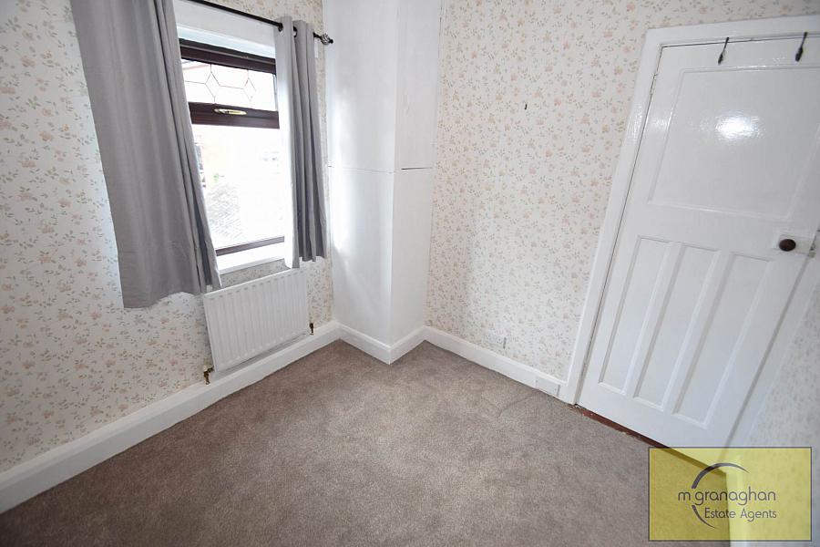 8 Andersonstown Drive