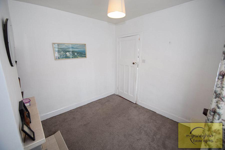 8 Andersonstown Drive