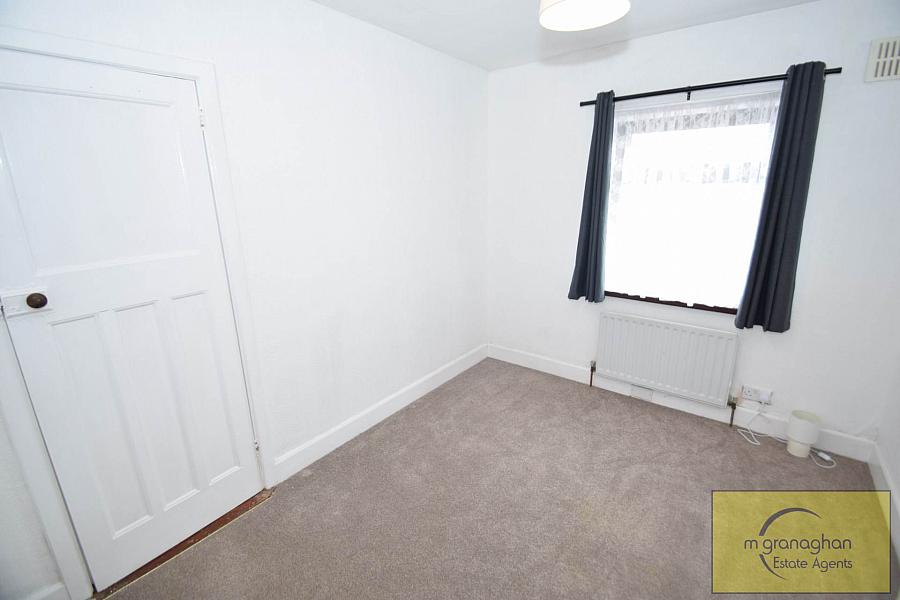 8 Andersonstown Drive
