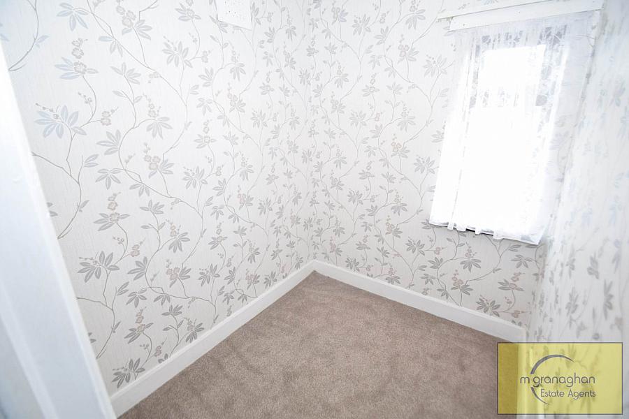 8 Andersonstown Drive