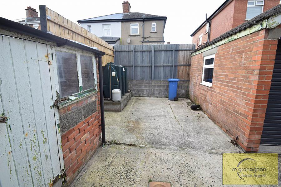 8 Andersonstown Drive