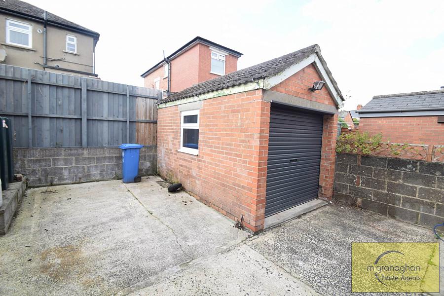 8 Andersonstown Drive