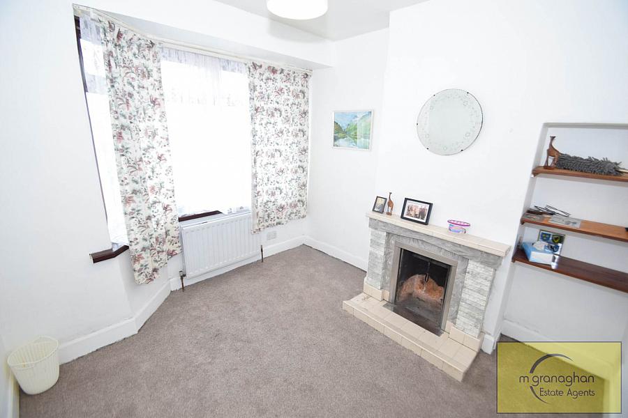 8 Andersonstown Drive