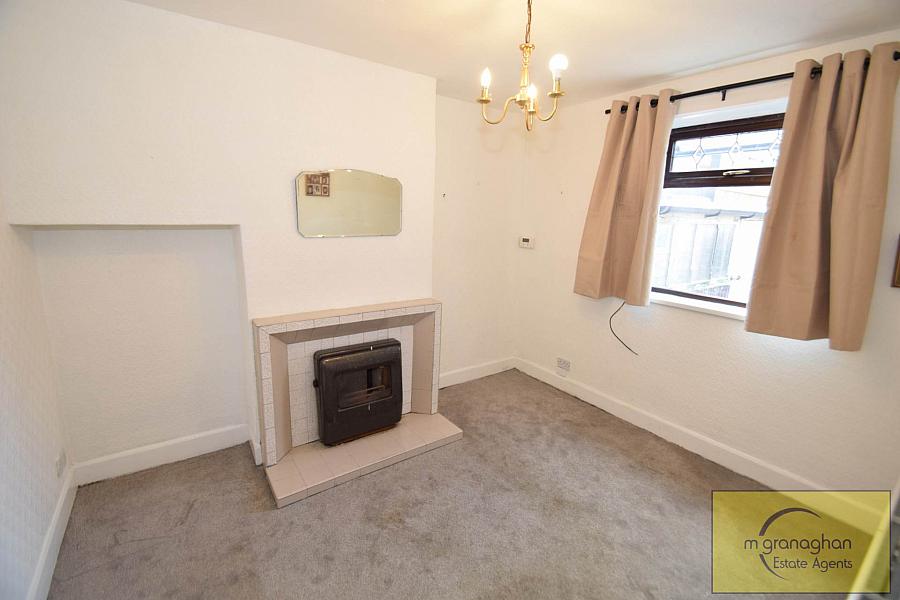 8 Andersonstown Drive