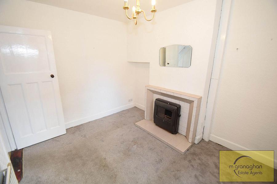 8 Andersonstown Drive