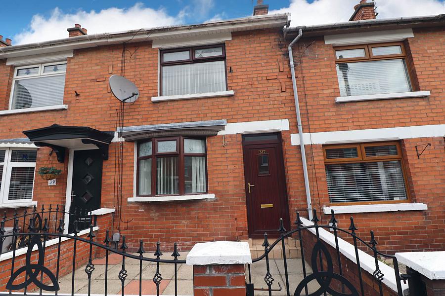 37 Beechmount Crescent