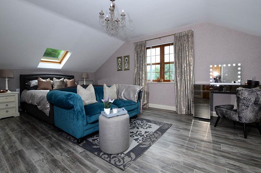 4 Riverside Meadow