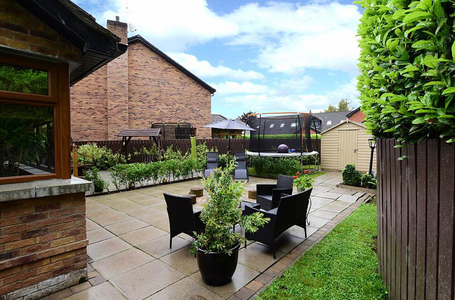 4 Riverside Meadow