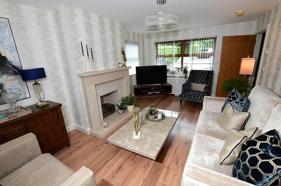 4 Riverside Meadow