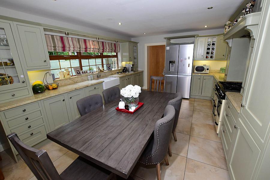 4 Riverside Meadow