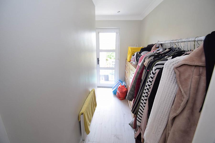 1b Fruithill Park