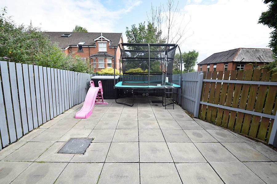 1b Fruithill Park