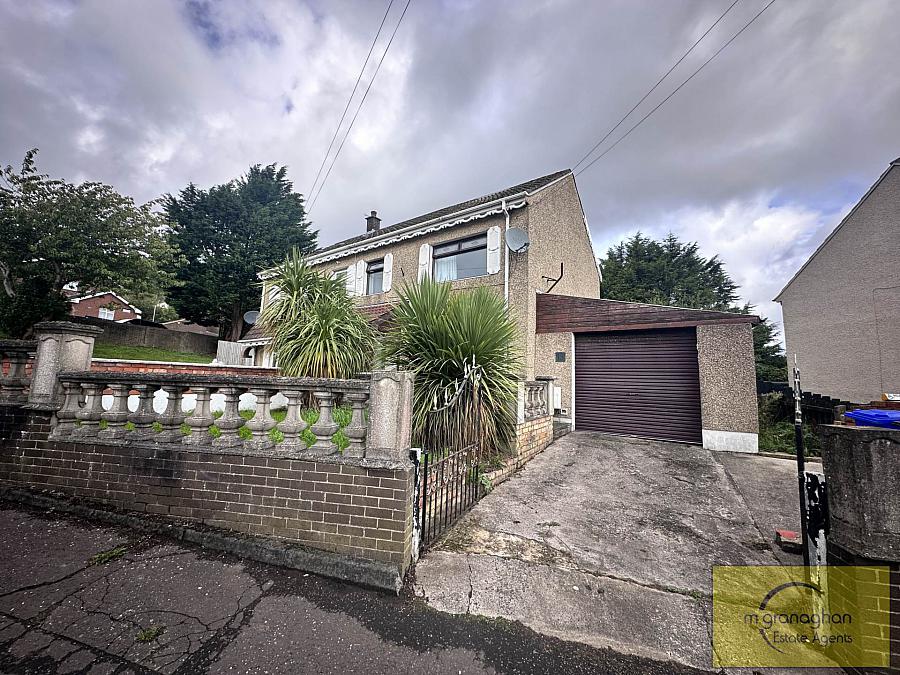 13 New Barnsley Park,Belfast, BT12 7HE