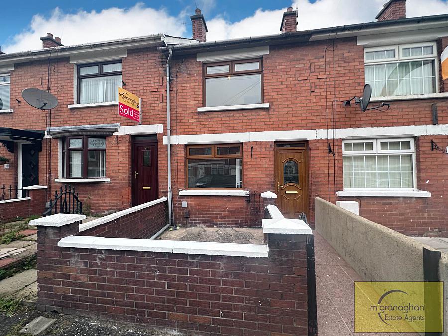 35 Beechmount Crescent