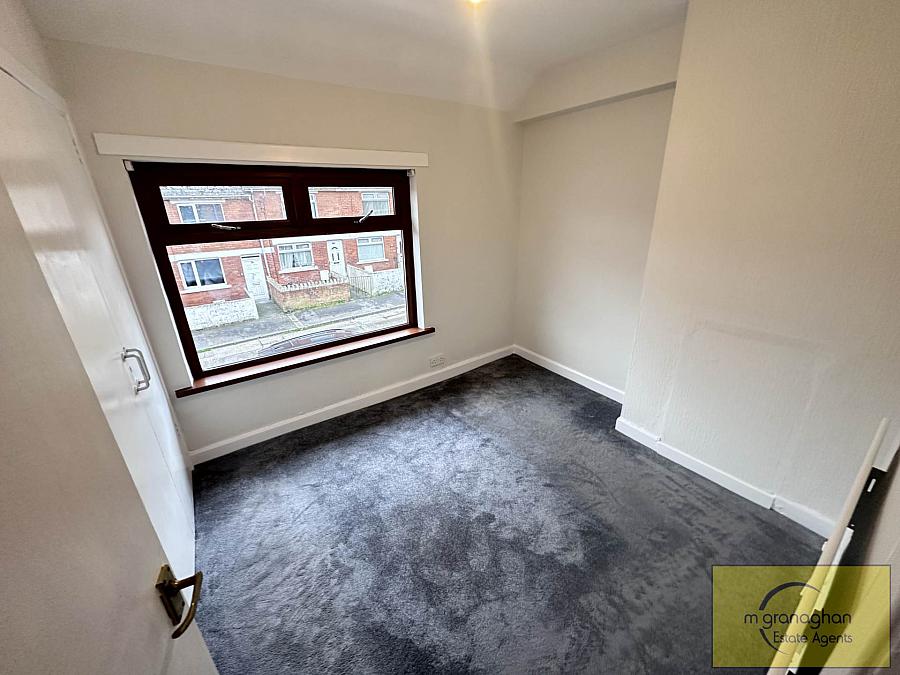 35 Beechmount Crescent