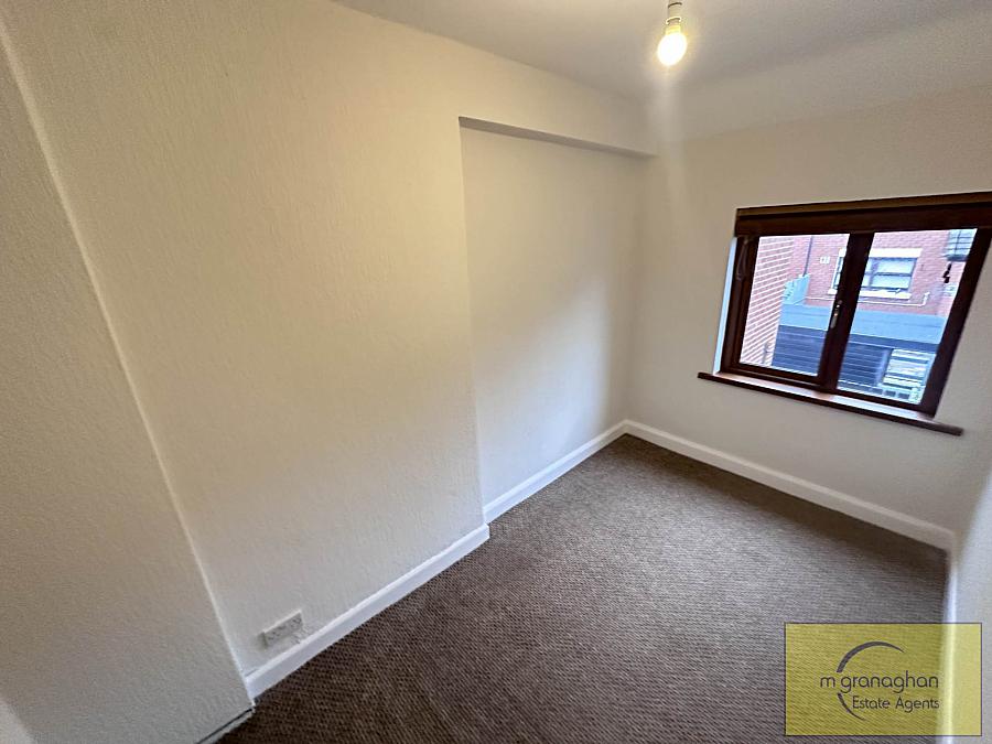 35 Beechmount Crescent