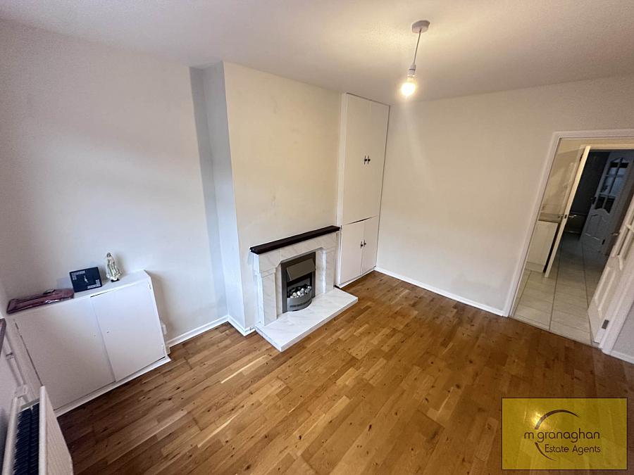 35 Beechmount Crescent