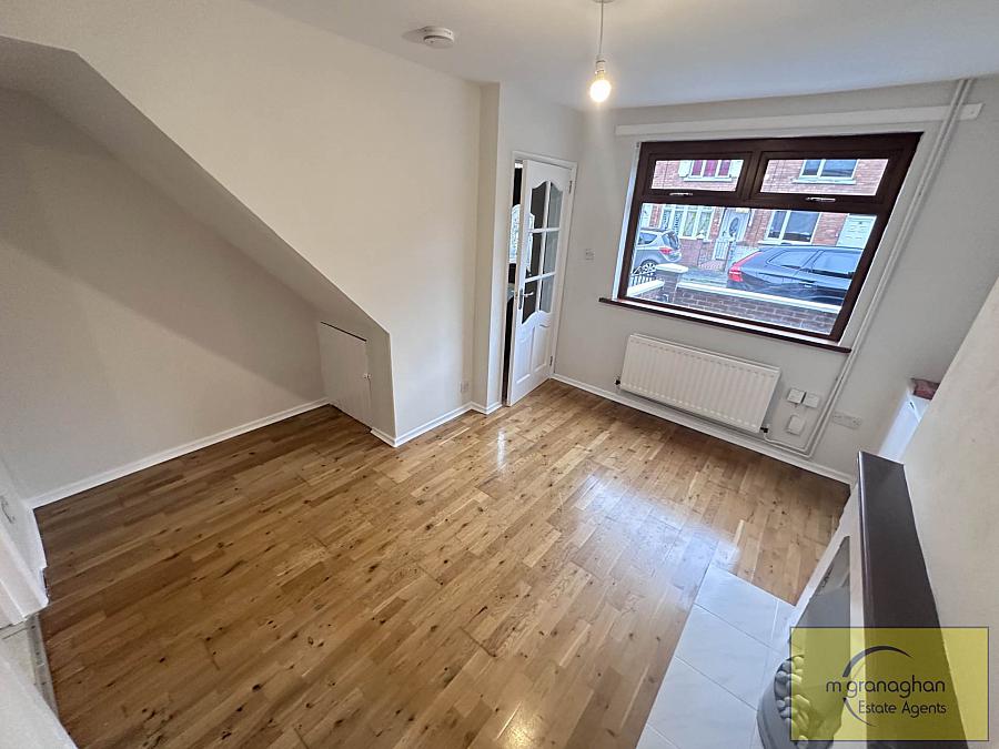 35 Beechmount Crescent