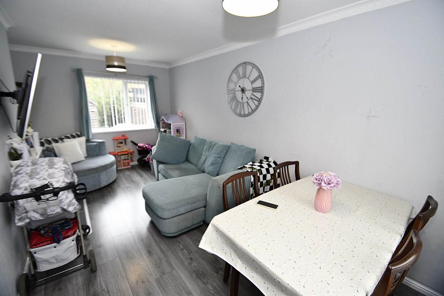 35 Andersonstown Park West