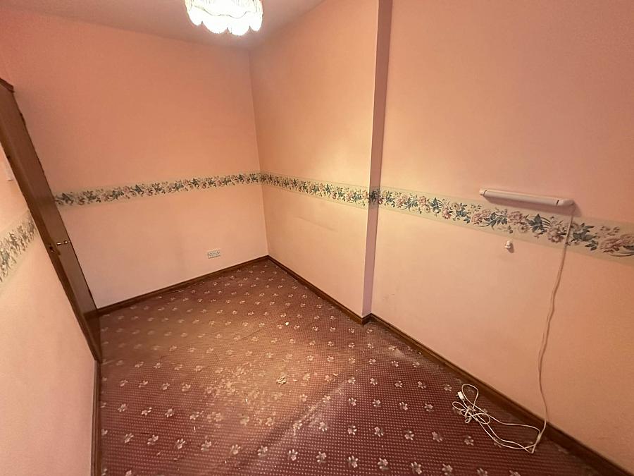 48 Beechmount Crescent