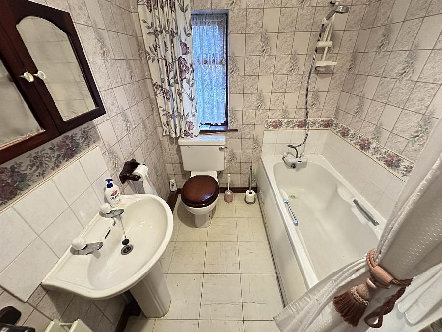 48 Beechmount Crescent