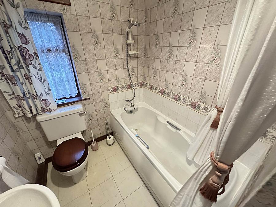 48 Beechmount Crescent