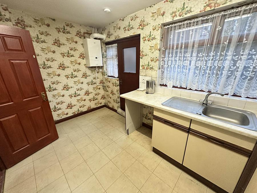 48 Beechmount Crescent