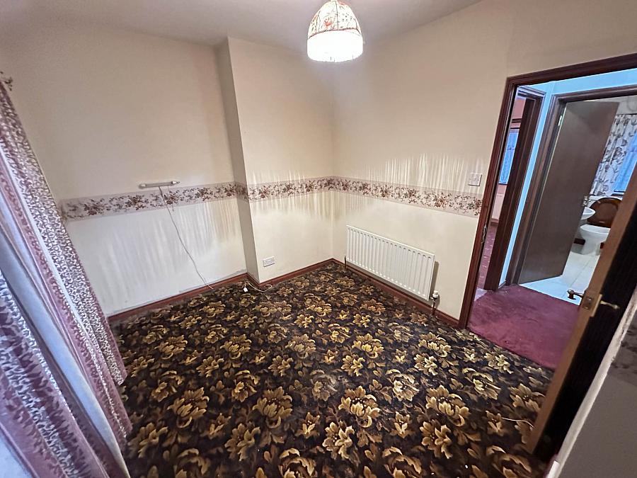 48 Beechmount Crescent