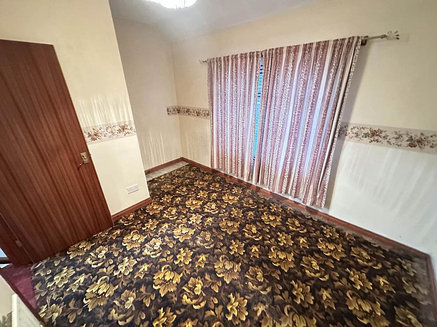 48 Beechmount Crescent