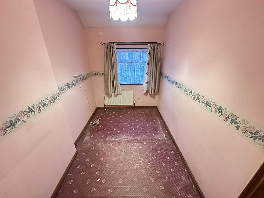 48 Beechmount Crescent