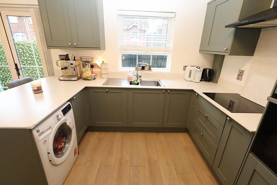 32 Mount Eagles Square