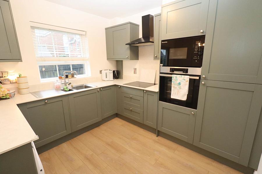 32 Mount Eagles Square