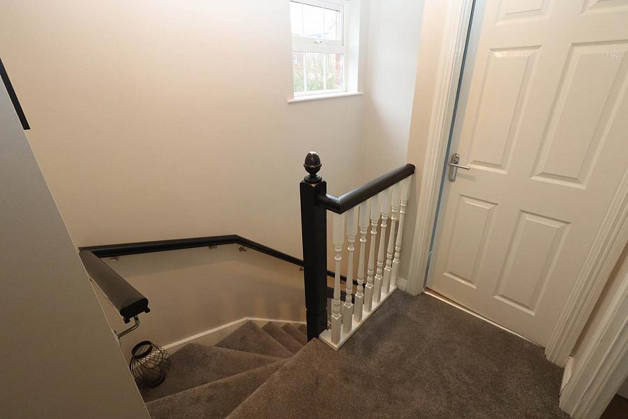 32 Mount Eagles Square