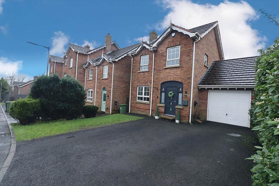 32 Mount Eagles Square