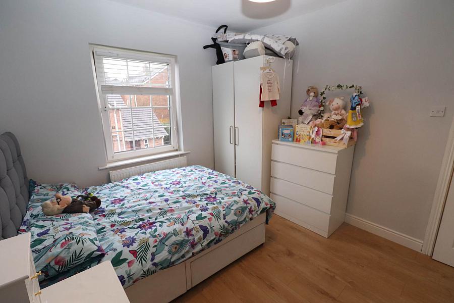 32 Mount Eagles Square