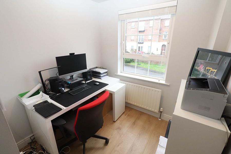 32 Mount Eagles Square