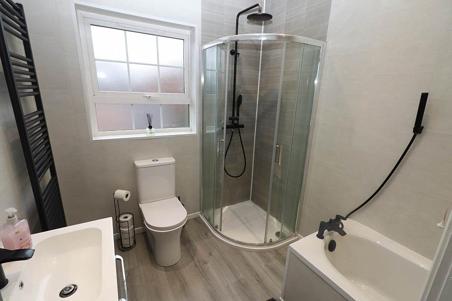 32 Mount Eagles Square