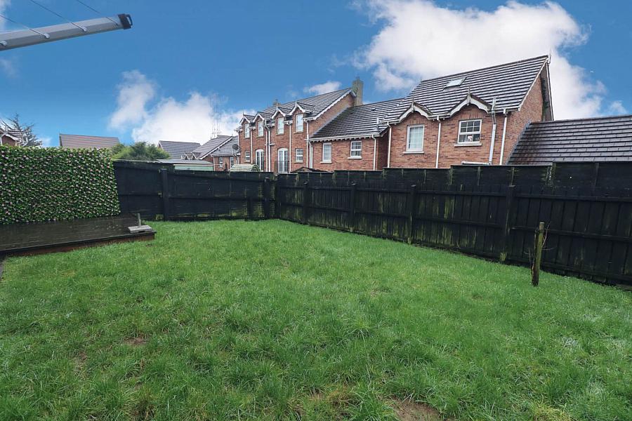 32 Mount Eagles Square