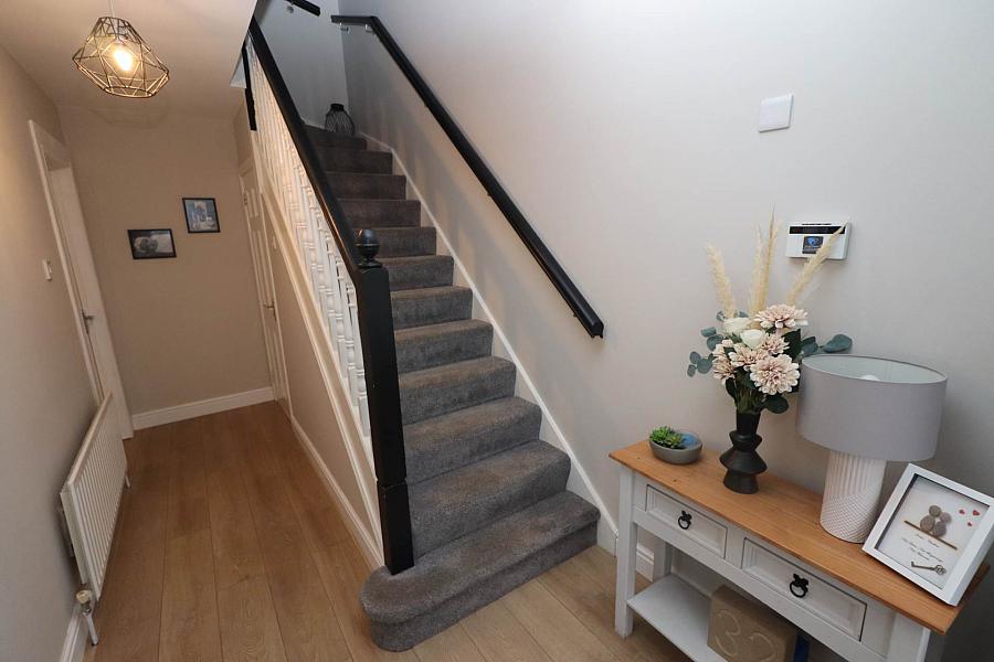 32 Mount Eagles Square