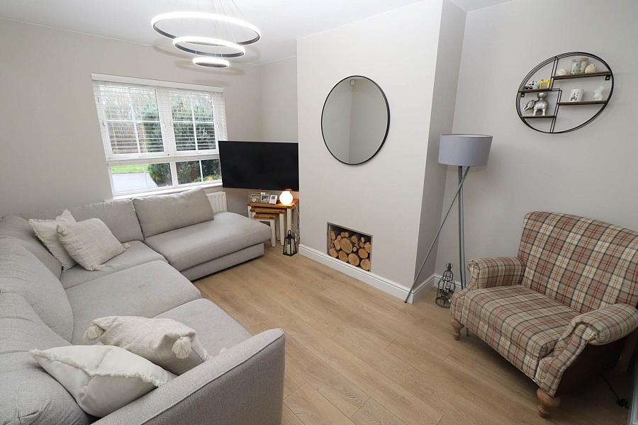 32 Mount Eagles Square