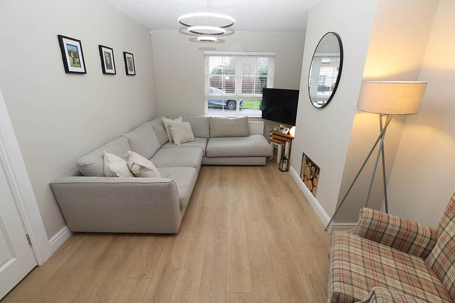 32 Mount Eagles Square