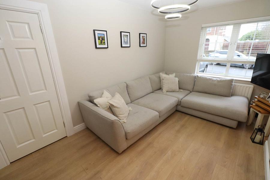 32 Mount Eagles Square